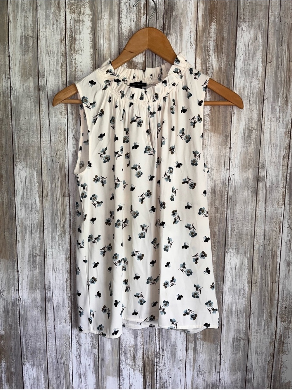 NWT Ann Taylor Floral Ruffle Neck Sleeveless Blouse Cream XS Career Top - Picture 1 of 5